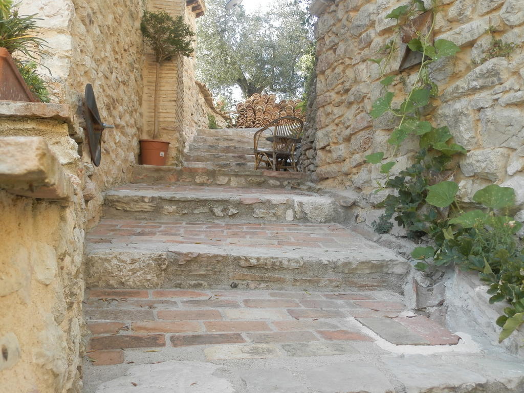Отель Residenza Di Paese Castello Del Poggio Ферентилло Экстерьер фото