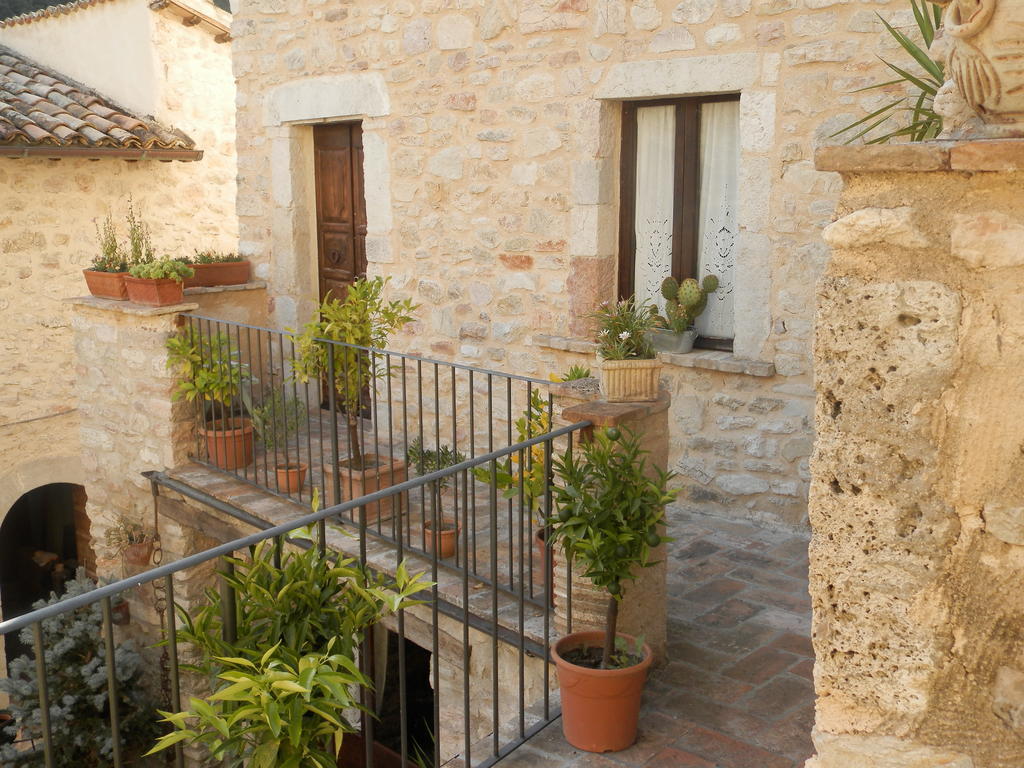 Отель Residenza Di Paese Castello Del Poggio Ферентилло Экстерьер фото
