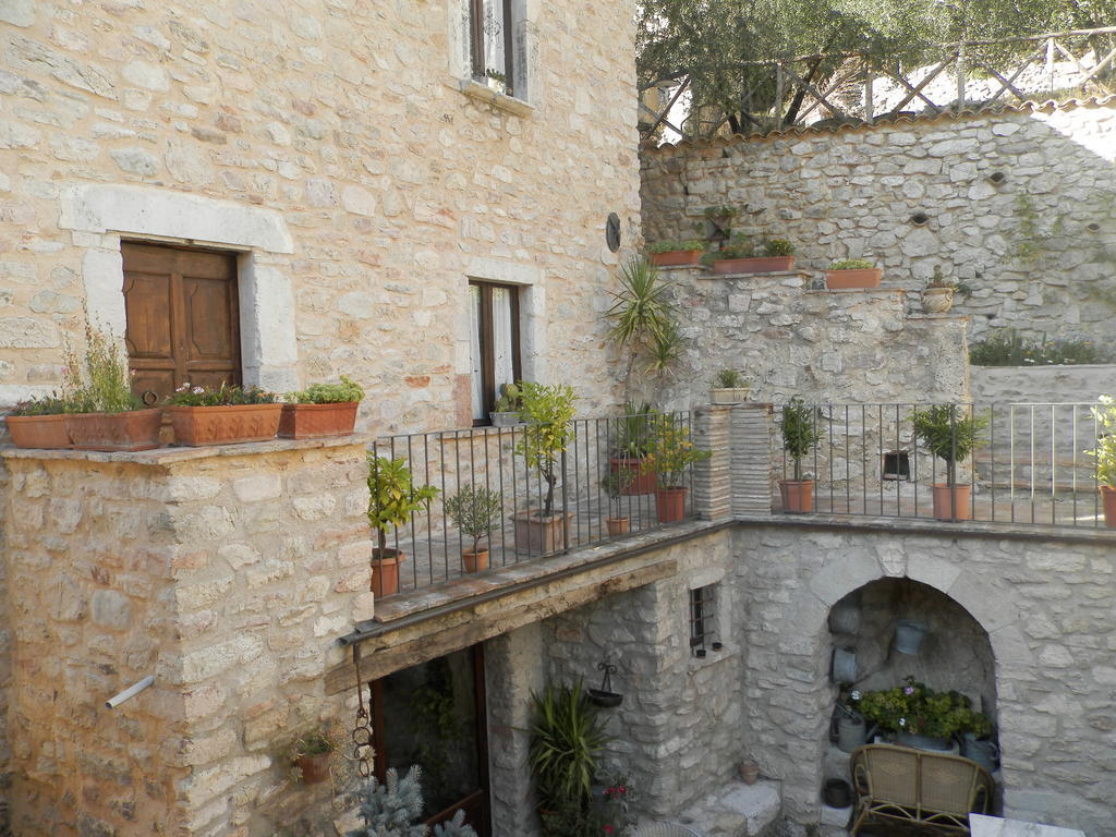 Отель Residenza Di Paese Castello Del Poggio Ферентилло Экстерьер фото