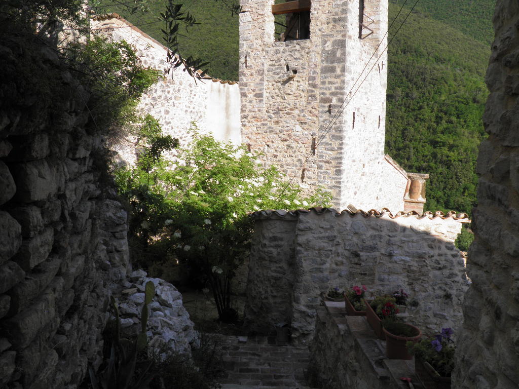 Отель Residenza Di Paese Castello Del Poggio Ферентилло Экстерьер фото