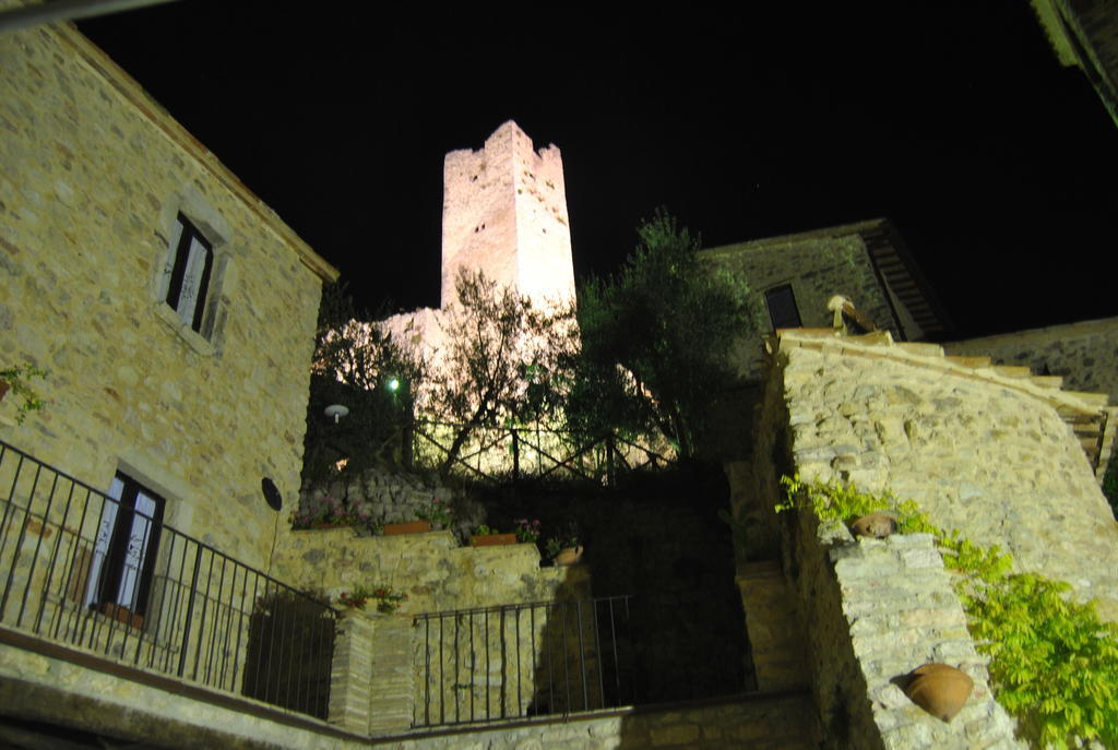 Отель Residenza Di Paese Castello Del Poggio Ферентилло Экстерьер фото