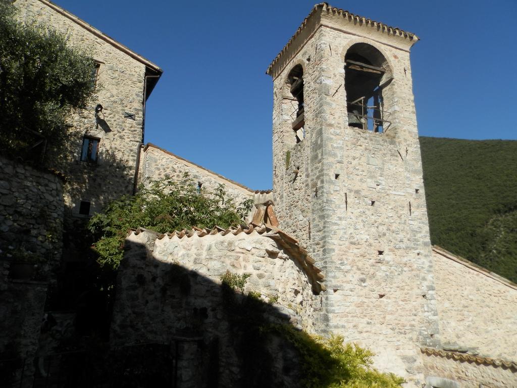 Отель Residenza Di Paese Castello Del Poggio Ферентилло Экстерьер фото