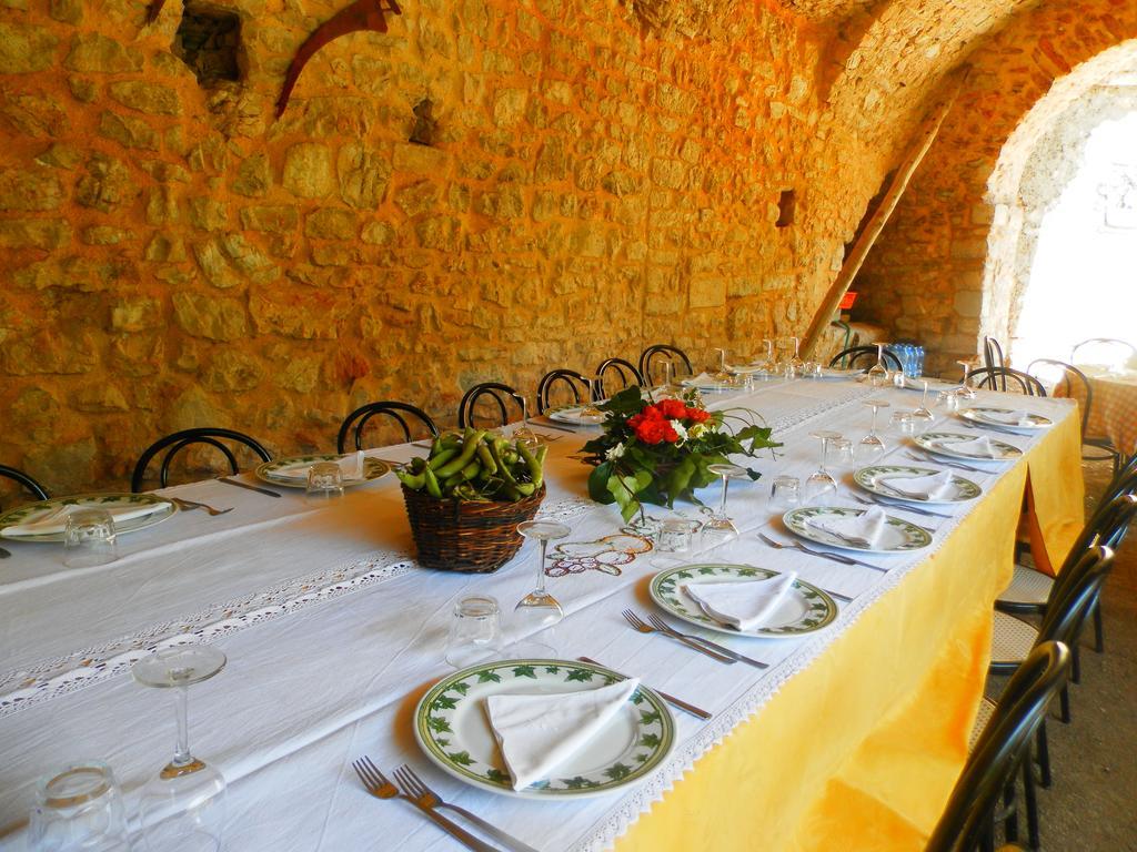 Отель Residenza Di Paese Castello Del Poggio Ферентилло Экстерьер фото